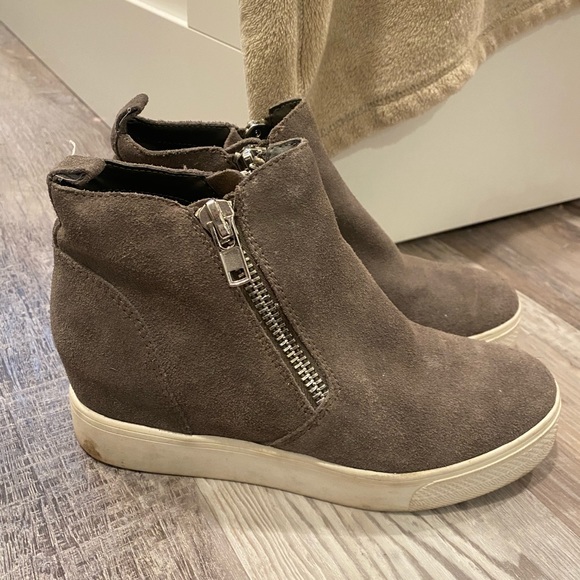 STEVE MADDEN WEDGIE SNEAKS✨ - Picture 6 of 7